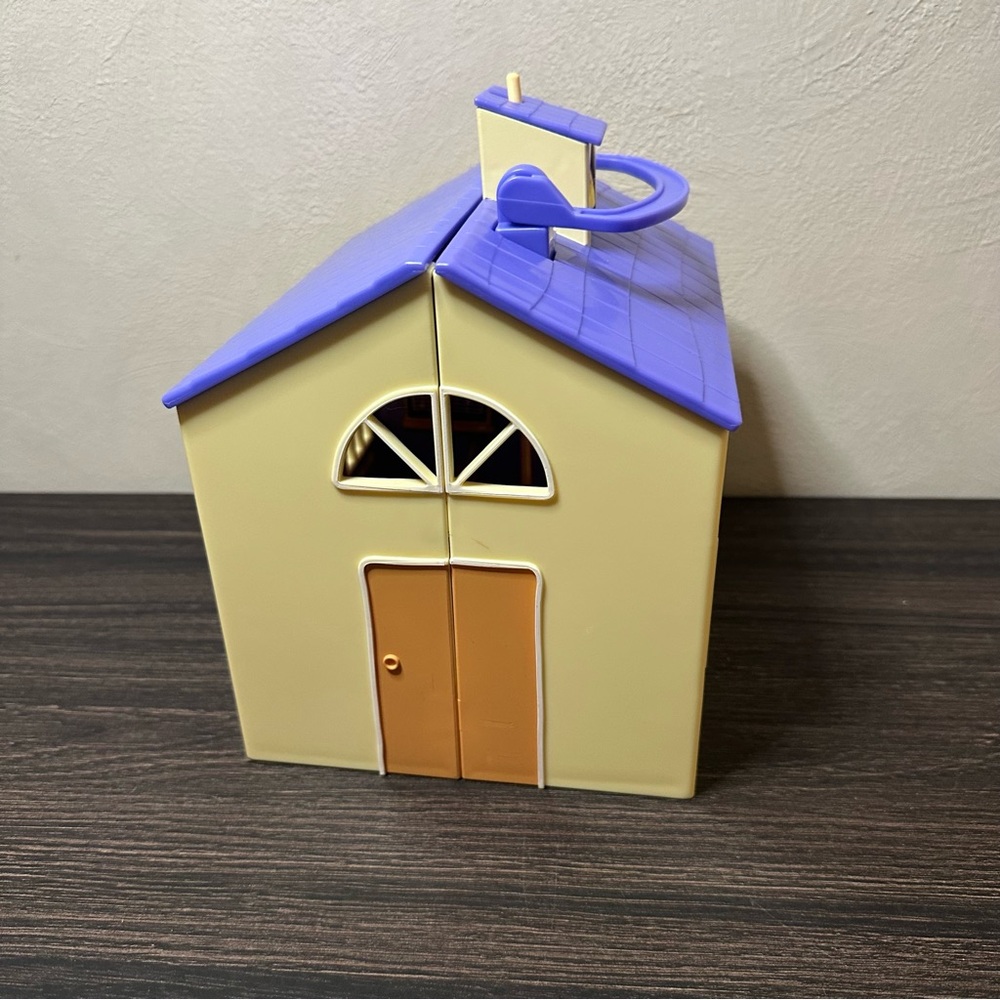 Peppa Pig All Around Town Playset Track Parts with School and Car Lot - Picture 11 of 12